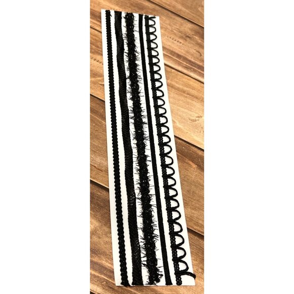 Black TIMELESS HALLOWEEN CRAFT SCRAPBOOK Trim Borders 5 1FT PIECES LACEY 486456 - Picture 1 of 4